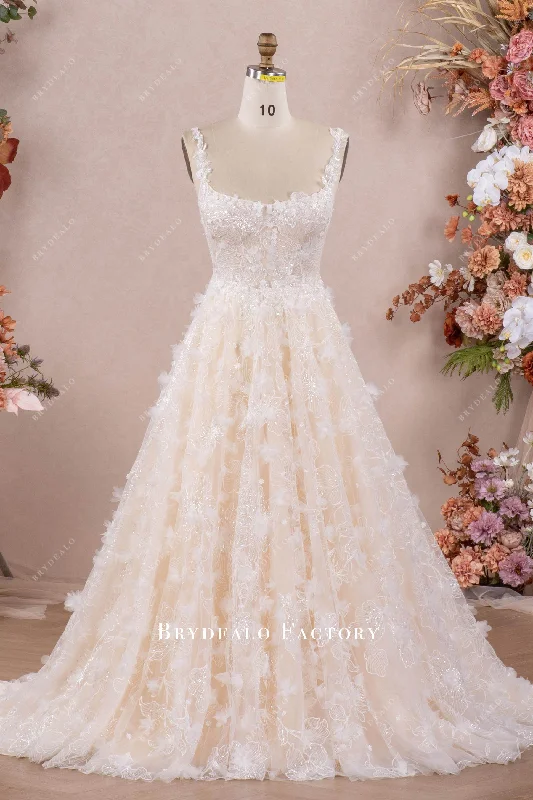 Designer 3D Flowers Lace Scoop Neck Long Wedding Dress